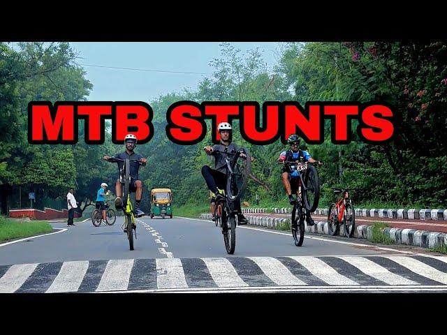 Road Stunts Day | 3 friend Wheelie challange