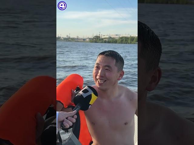 Екатеринбуржцы спасаются от жары у воды в разгар дня