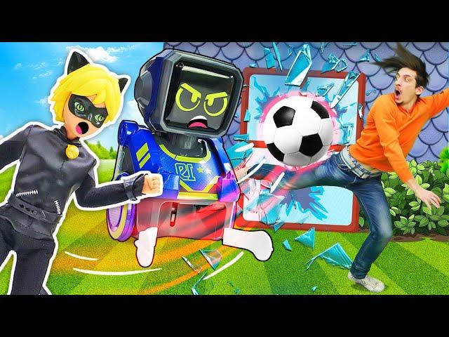 Роботы и Супер Кот учатся играть в футбол Видео про игрушки: открываем игровые наборы для детей