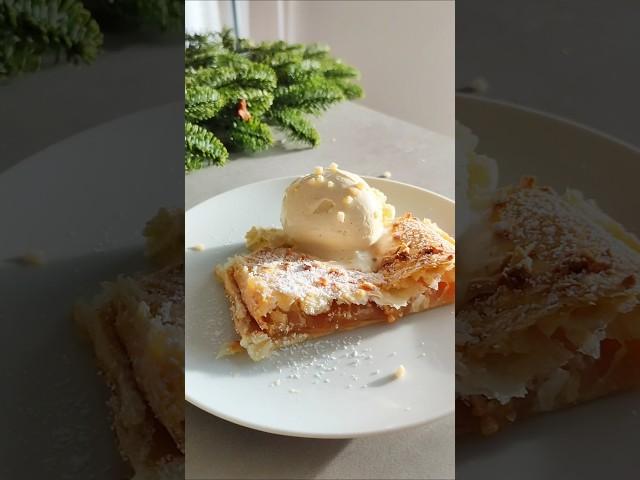 Himmlischer Bratapfelstrudel  mit Vanilleeis ️ #apple #recipe #food #backen