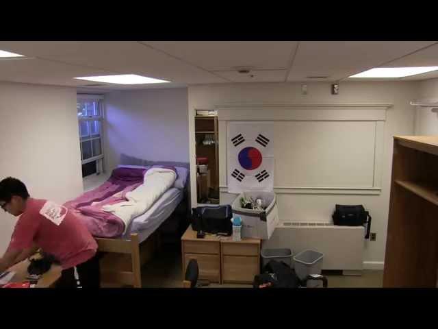 2014 - Dorm Room Move In: Time Lapse