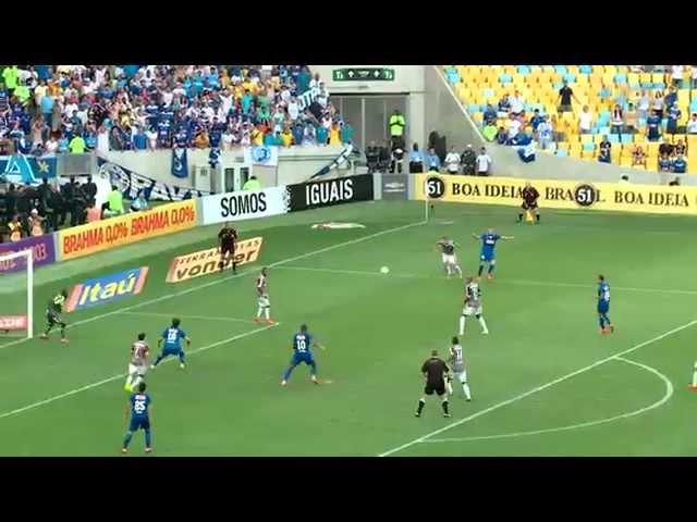 Marcelo Moreno acerta voleio e faz golaço para o Cruzeiro