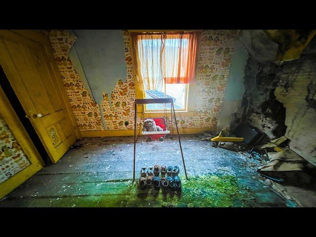 Exploring An Abandoned "Yellow" House- Roadside Find- w/ Exploring with BigD