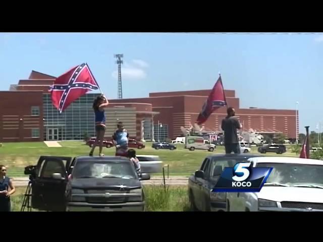 Durant residents welcome President Barack Obama in different ways