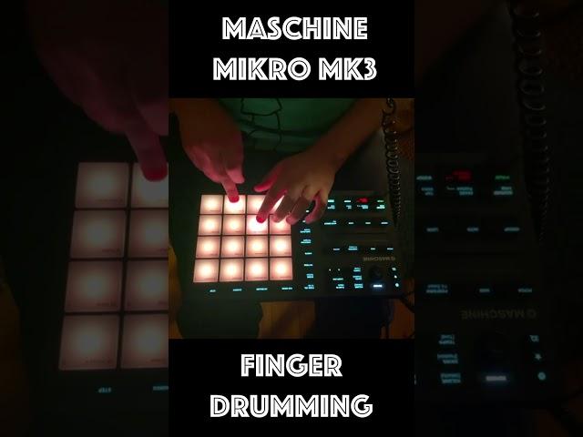 making BEATS with Maschine Mikro - finger drumming