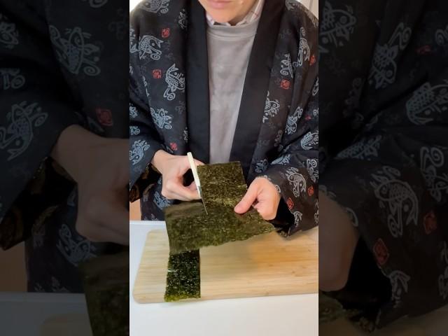Обед ля мужа японца #жизньвяпонии #японскаякухня #японскаяеда #онигири #мисосуп #краб #япония #токио