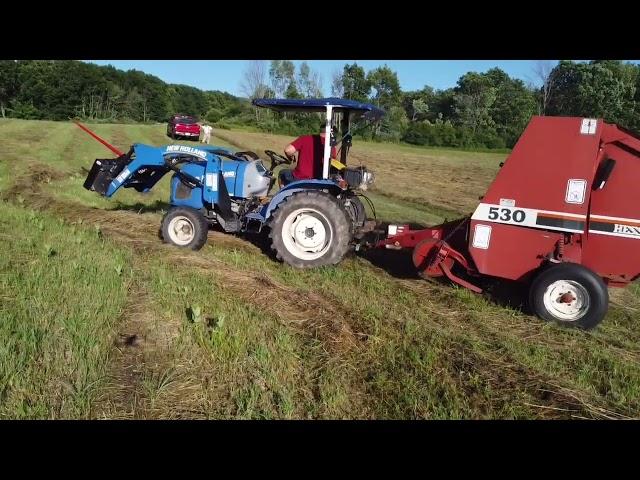 Hesston 530 / Case 8420 round baler