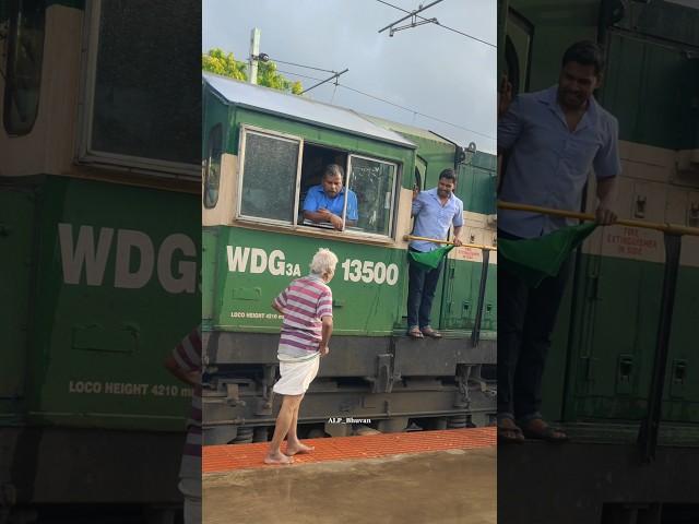 Locopilots stopped the train to help the old man to board on Train Humanity of the Locopilots