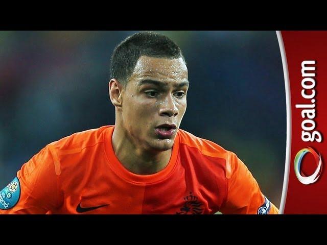 Van der Wiel seeks move after Euro 2012