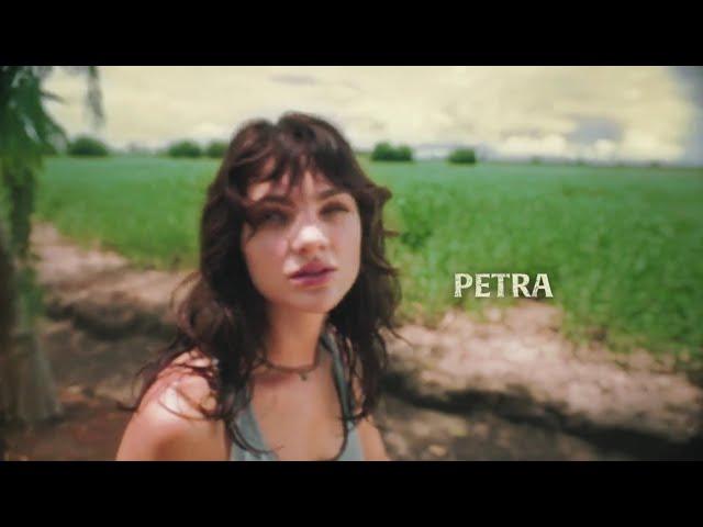 Terra e Paixão - 13° Chamada, destacando Petra (08/05/23) Globo.