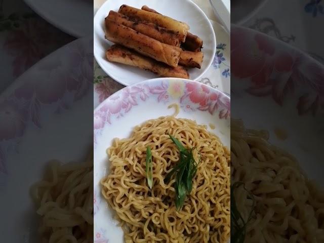 pancit canton at lumpiang shanghai #lunch #shortvideo #food #pinoyfood