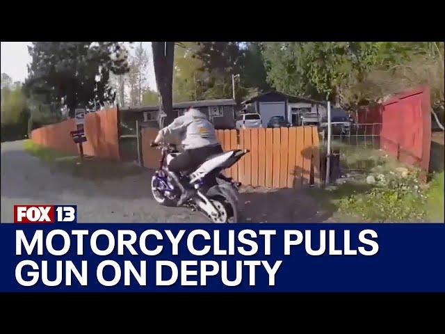 VIDEO: Motorcyclist pulls gun on deputy in WA | FOX 13 Seattle