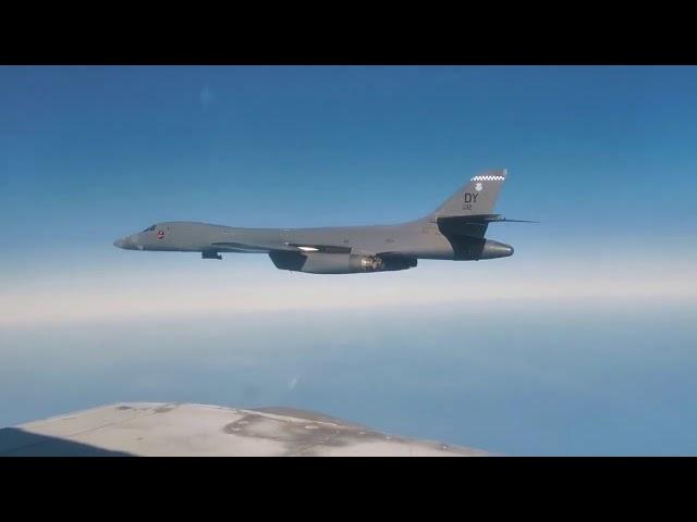 Сопровождение бомбардировщика B-1В Lancer ВВС США над Беринговым и Охотским морями