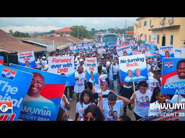 Dr. Bawumia Receives Massive Support During Campaign Stop at Nsawam