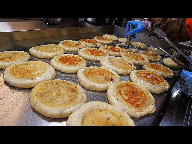 Korea's famous Gwangjang Market! Popular sweet honey hotteok with long lines / korean street food