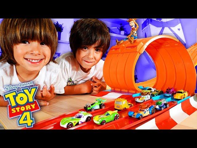 Desafio HOT WHEELS TOY STORY 4 Originales Vs. Copias CHALLENGE con DANI y EVAN