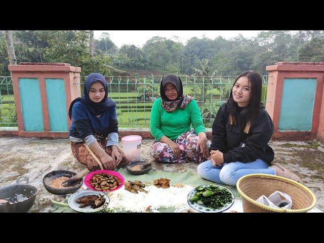 Eat Nasi Liwet with village widows and Indonesian village girls