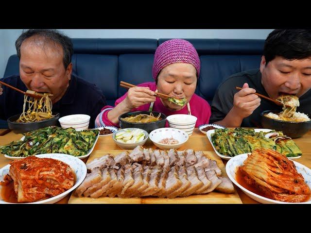 경상도식 얼큰한 소고기뭇국과 제철 부추전, 맛있는 수육까지 집밥 한상 먹방! (Spicy beef radish soup) 요리&먹방!! - Mukbang eating show