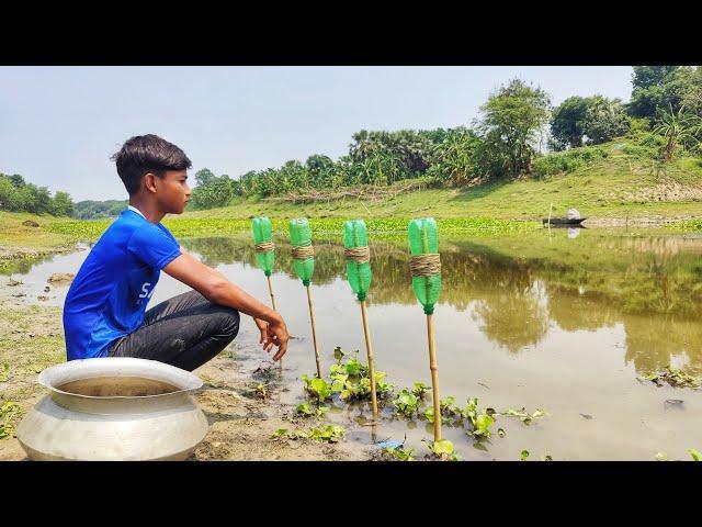 Amazing Fish Trap 2024| Little Boy Catch Fish With Plastic Bottle Hook From The Village River