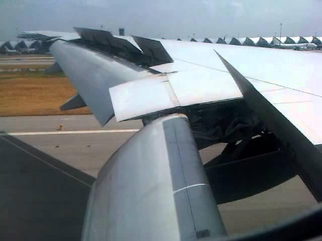 EgyptAir Boeing 777 Landing (Wing)