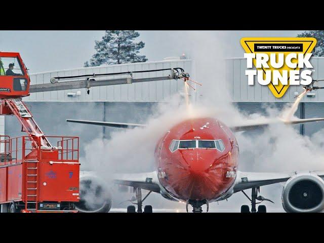 Aircraft Deicer for Children | Truck Tunes for Kids | Twenty Trucks Channel