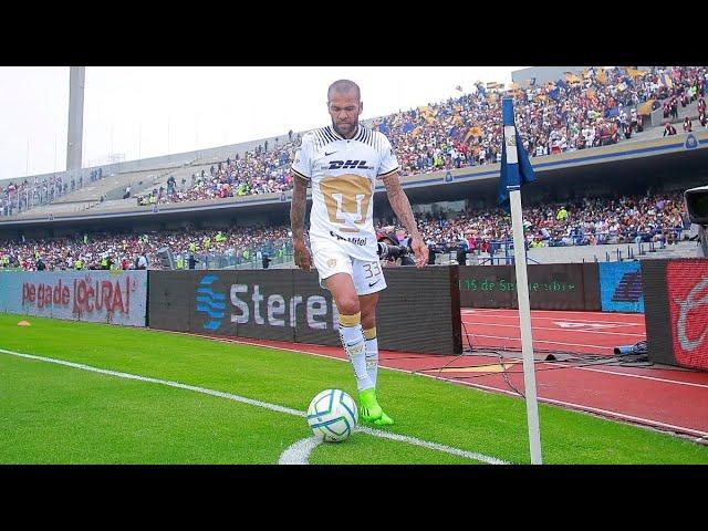 Así JUEGA DANI ALVES con los PUMAS