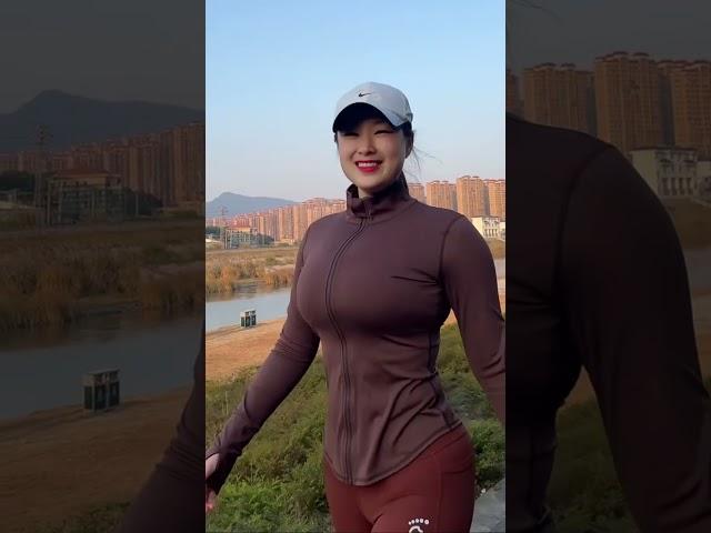 매일 아침 날씨가 좋으면 달리기를 시작해 보세요. 희망과 활력으로 가득 찬 하루를 달리며 "좋은 아침입니다"라고 인사하고, 인생이 우리에게 준 무한한 가능성을 받아들여 보세요.