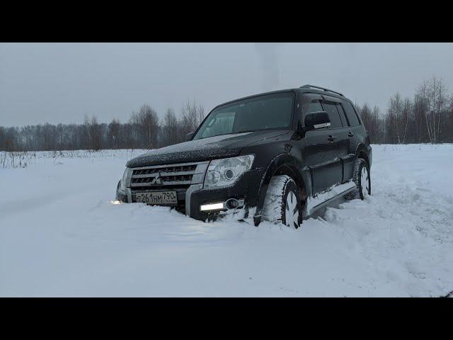 Pajero 4. Езда по глубокому снегу. Штурмуем сугробы.