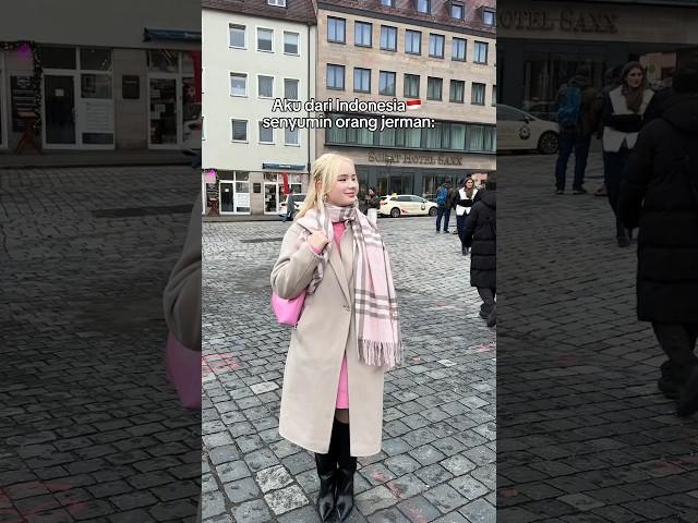 Orang jerman judes amat kalo di senyumin 
