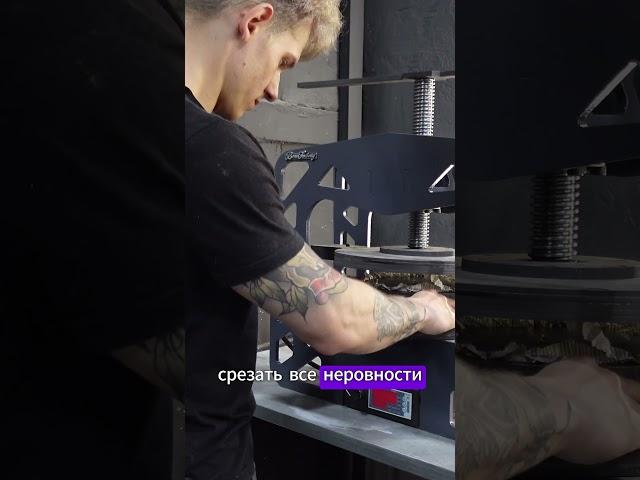 Литье металла прямо в силикон / Центробежное литье значков и сувениров  #литьё