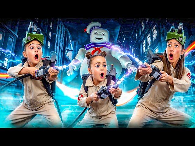 DeeDee Matteo and Gabriella Ghost Catching Adventure | GHOSTBUSTERS