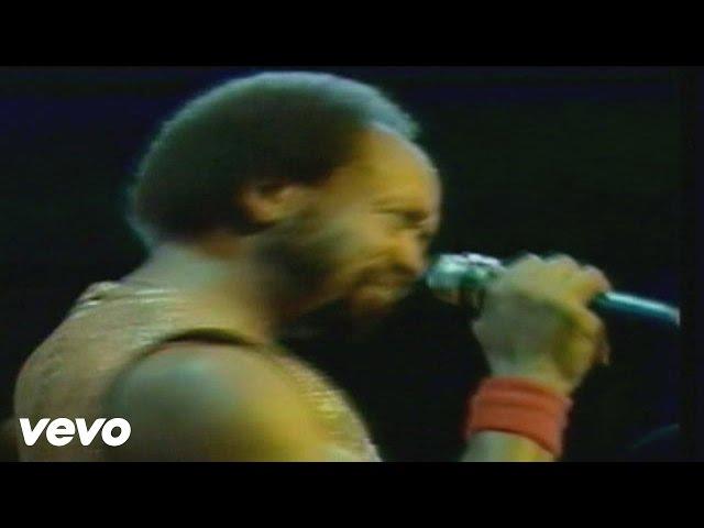 Earth, Wind & Fire - Sing a Song (Live)