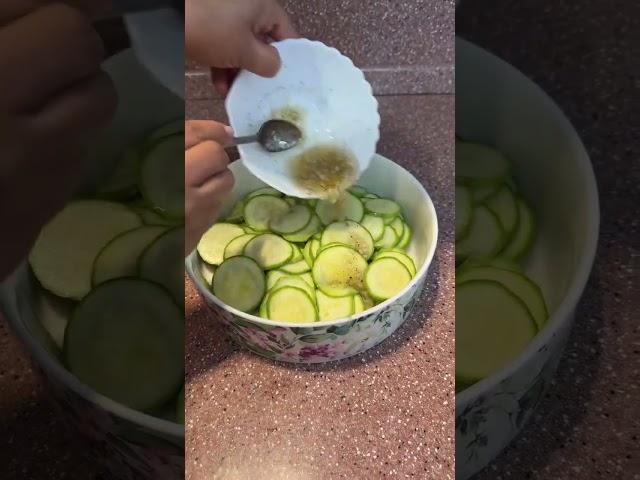 А вы пробовали маринованные КАБАЧКИ? Это настоящее объедение а готовится за 1 минуту! Попробуйте