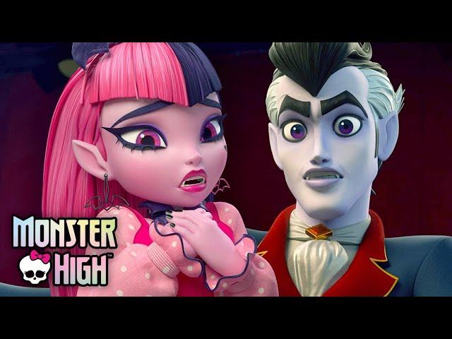 Draculaura's Secret Gets Exposed to Her Dad?? | Monster High