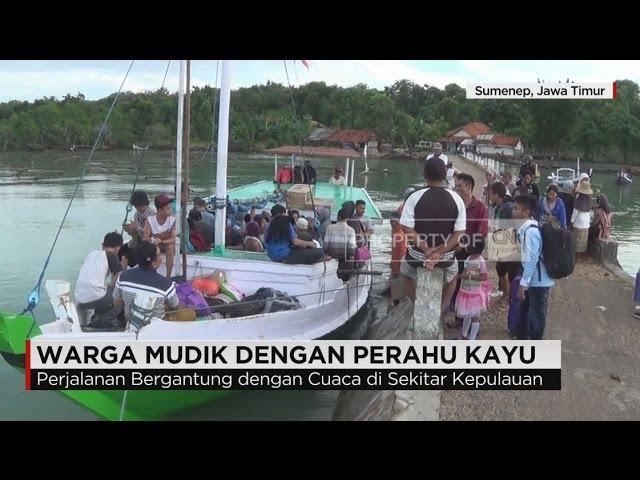 Minim Transportasi, Warga Madura Mudik dengan Perahu Kayu