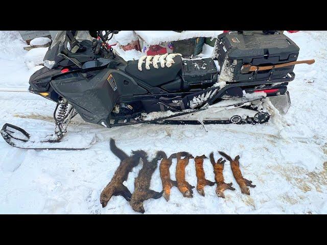 My FIRST SNOWMOBILE TRAPLINE :EP27 part 1