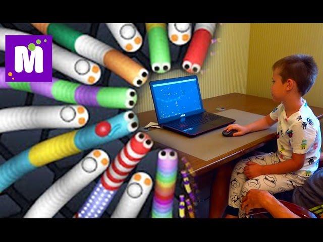 Первый let's play Макса в Slither.io Играем в Червяков Летсплей Макс и Катя и папа зависли
