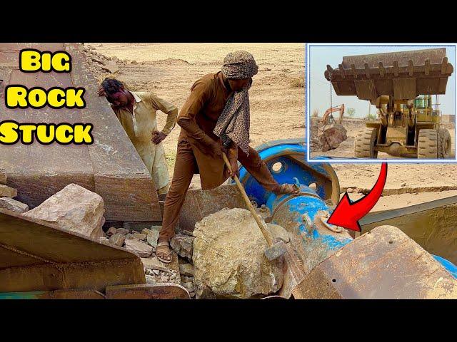 "Big Rock Crusher Machine: A Giant in Action"Big Rock Crushing: A Powerful Process"#stonecrusher