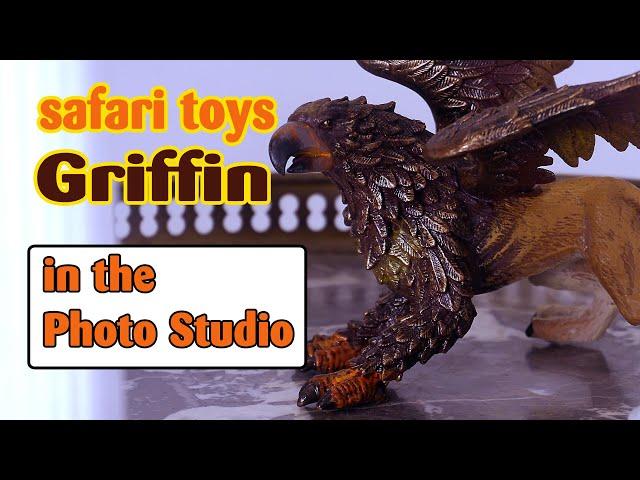 Action Figure-Atorium | Safari Toys Griffin in the photo studio