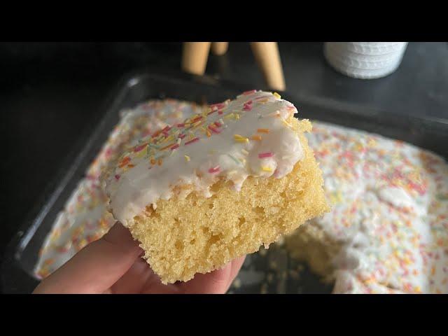 SCHOOL CAKE RECIPE | SPRINKLE VANILLA SPONGE CAKE | TRAY BAKE