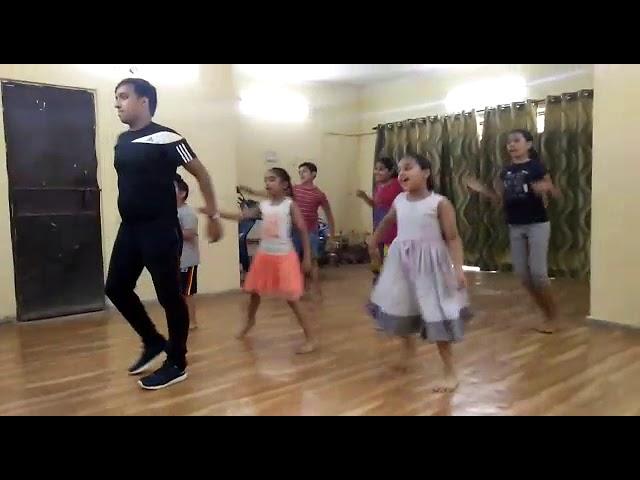 Dance on Nikle Currant by Anubhav Verma & his students