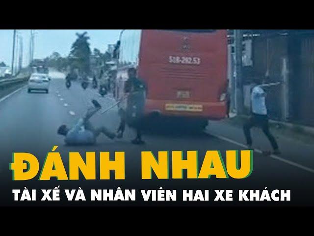 Tài xế, nhân viên hai xe khách đánh nhau loạn xạ trên quốc lộ 1