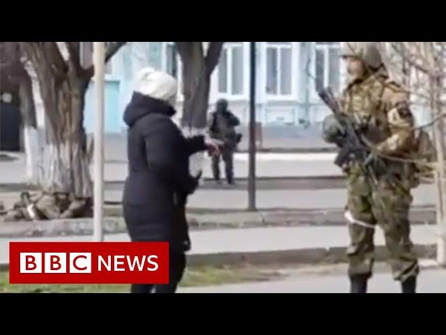 Ukrainian woman confronts armed Russian soldier - BBC News