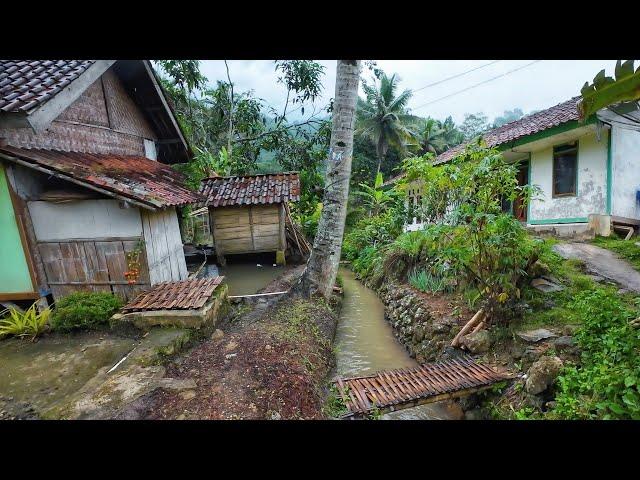 TAK DI SANGKA., MASIH BANYAK RUMAH UNIK DI KAMPUNG LERENG BUKIT YANG INDAH PEDESAAN SUNDA JAWA BARAT