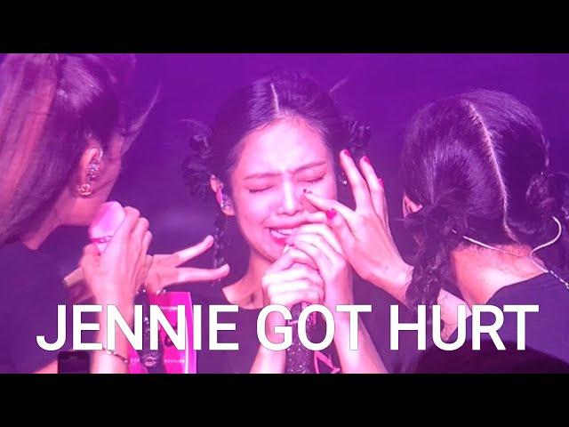 Jisoo hit me, Jisoo hit me | Jisoo accidentally hit Jennie during Blackpink Singapore Concert 2023