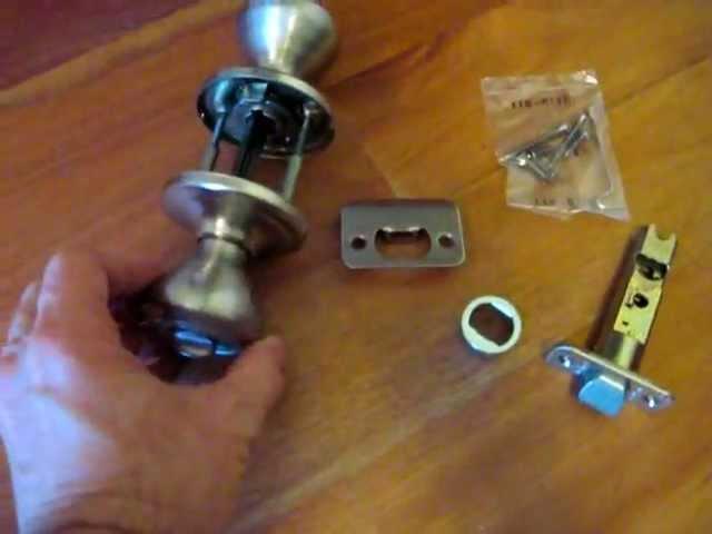 How to Replace a Bedroom & Bathroom Door Knob