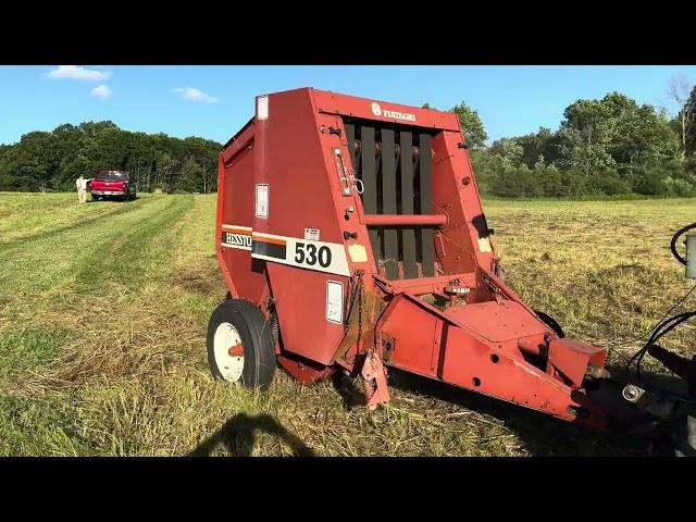 Hesston 530 / Case 8420 round baler