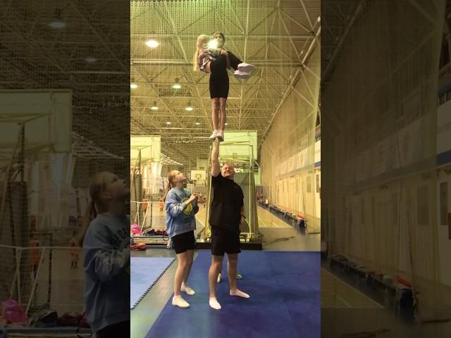 Какой тут вес? 🫣 #кузнецовы22 #cheerfamily #спортивнаясемья