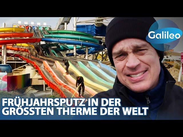 Feucht, dreckig, rutschig: Reporter Harro beim Frühjahrsputz im Freibad