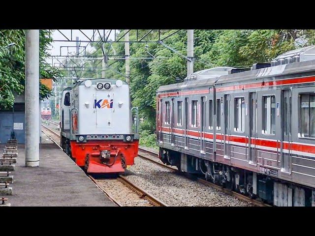 FULL PADAT JARAK 1 STASIUN TERISI 3 KERETA SEKALIGUS!! Antrean Kereta Api di Stasiun Gang Sentiong